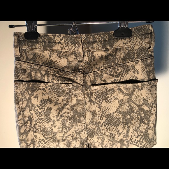 Zara snakeskin shorts - Picture 3 of 3